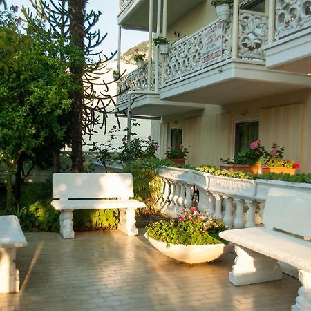 Ronzi Apartments Kamena Vourla Exterior foto