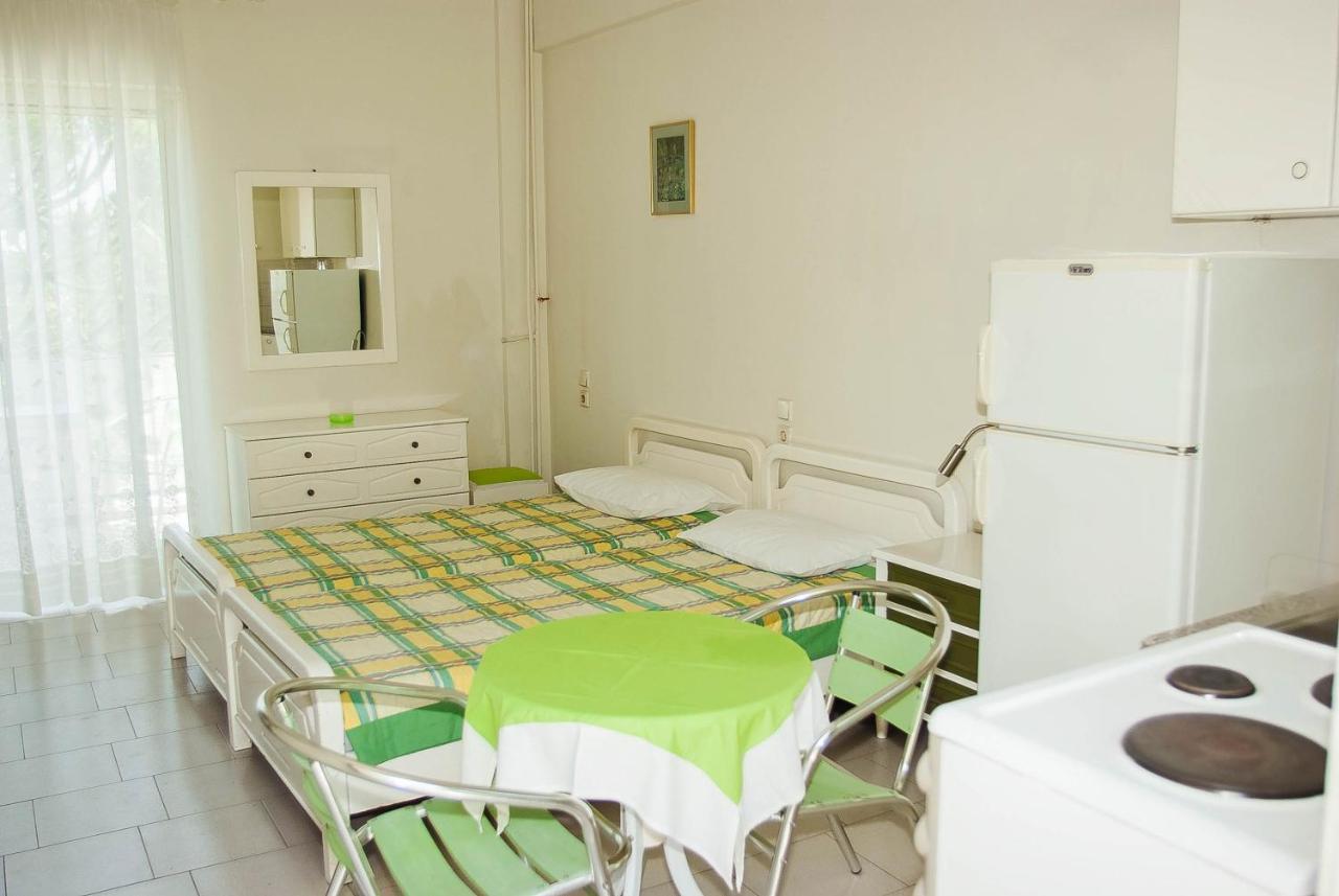 Ronzi Apartments Kamena Vourla Exterior foto